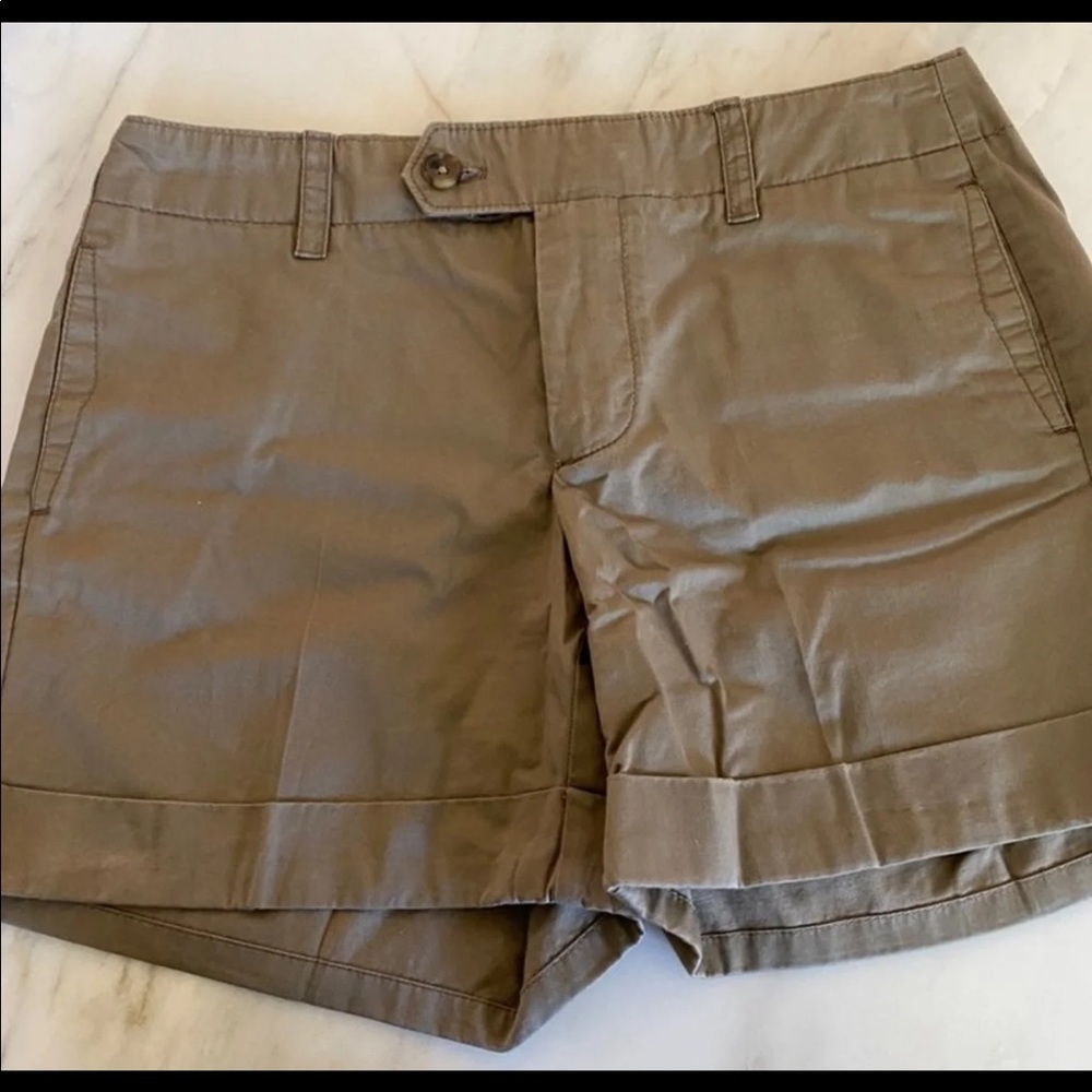 EUC Womens Gap Shorts Size 4 Olive Green